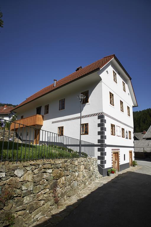 Juvanova Hisa - Apartments And Rooms Luče Esterno foto